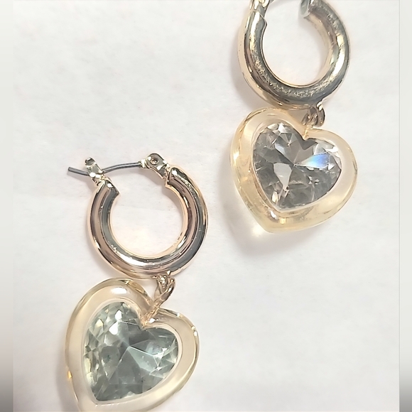 Betsey Johnson Gold Plated Acrylic Heart Huggie Hoop Earrings. - Picture 3 of 6